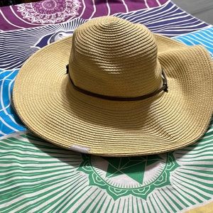 Womens Columbia straw hat